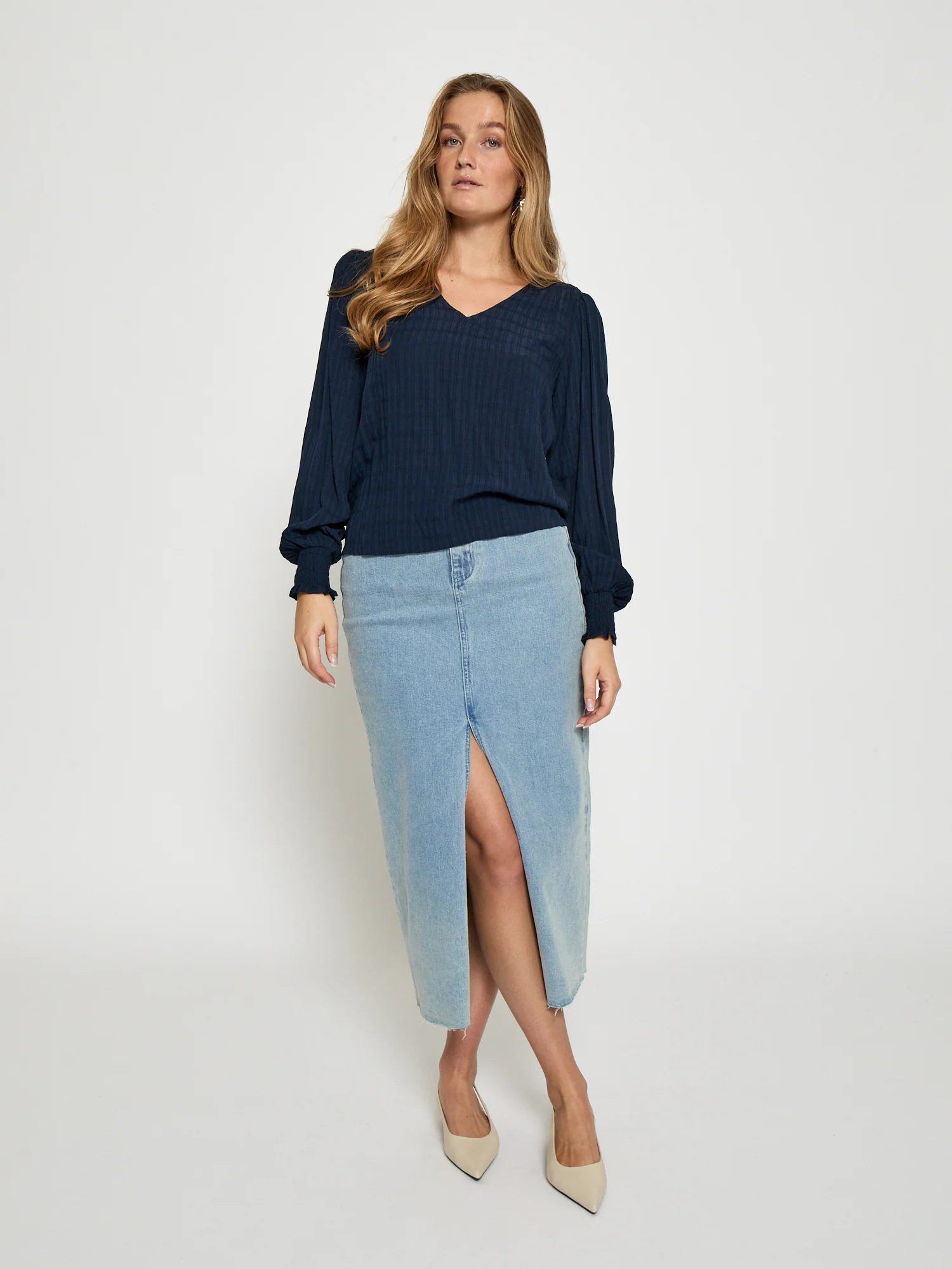 Minus MSAnine V-Neck Blouse Sky Captain (navy) - Image 4