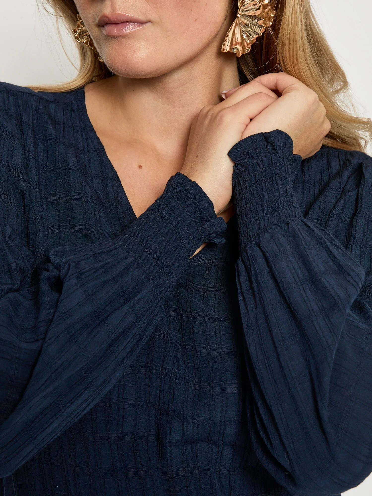 Minus MSAnine V-Neck Blouse Sky Captain (navy) - Image 5