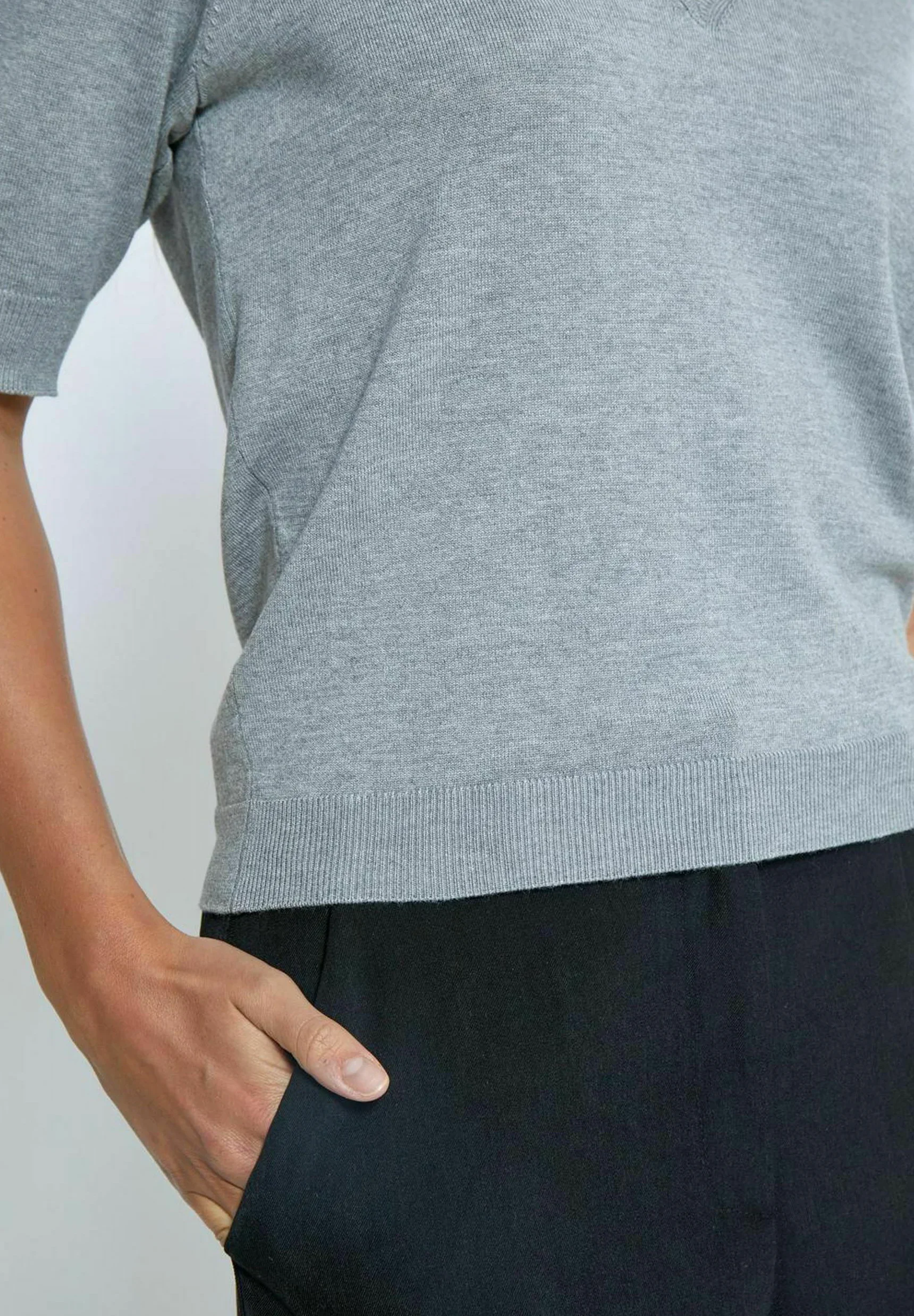 MSMilla V-Neck Knit Tee Grey Melange - Image 4